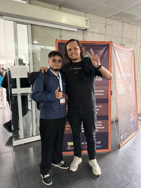 Foto con la comunidad tomada el 24 de mayo de 2026