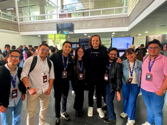 Foto con la comunidad tomada el 25 de mayo de 2026