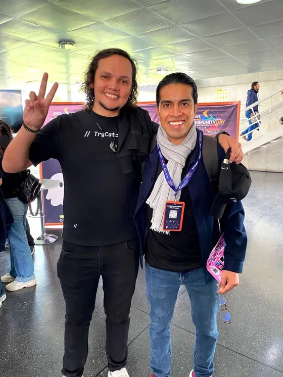 Foto con la comunidad tomada el 25 de mayo de 2026