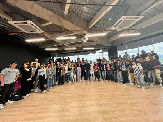 Foto con la comunidad tomada el 31 de mayo de 2024