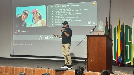 Foto con la comunidad tomada el 9 de junio de 2025