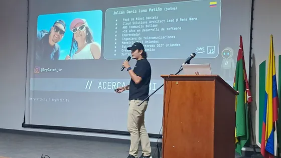 Foto con la comunidad tomada el 10 de junio de 2025