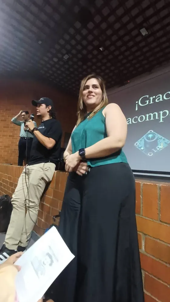 Foto con la comunidad tomada el 10 de junio de 2025