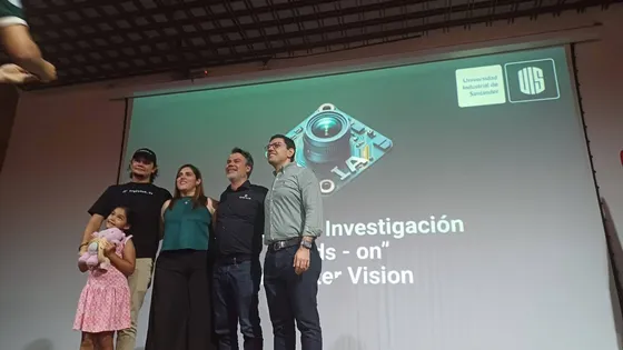 Foto con la comunidad tomada el 10 de junio de 2025