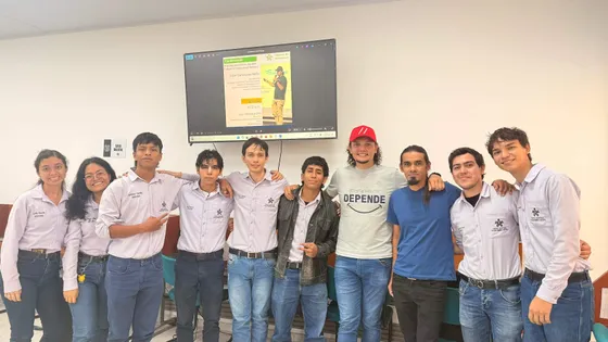 Foto con la comunidad tomada el 15 de julio de 2025