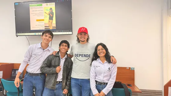 Foto con la comunidad tomada el 15 de julio de 2025