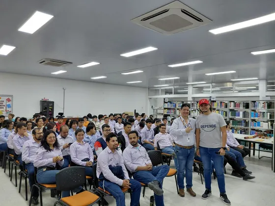 Foto con la comunidad tomada el 15 de julio de 2025