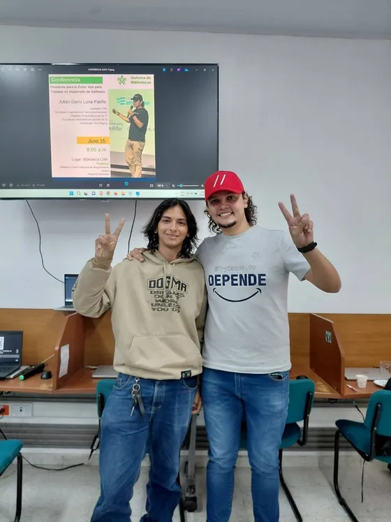 Foto con la comunidad tomada el 15 de julio de 2025