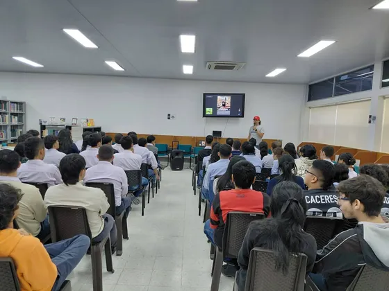 Foto con la comunidad tomada el 15 de julio de 2025