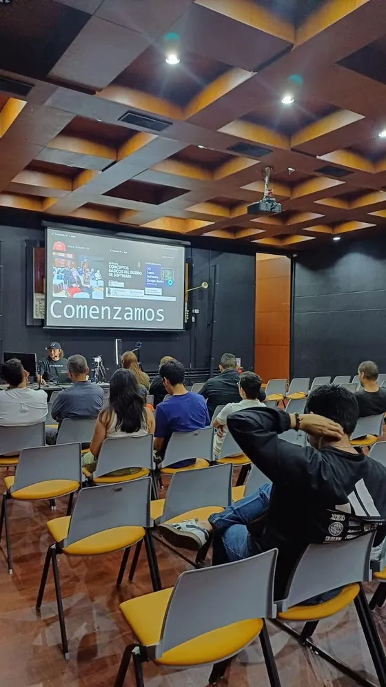 Foto con la comunidad tomada el 18 de septiembre de 2025