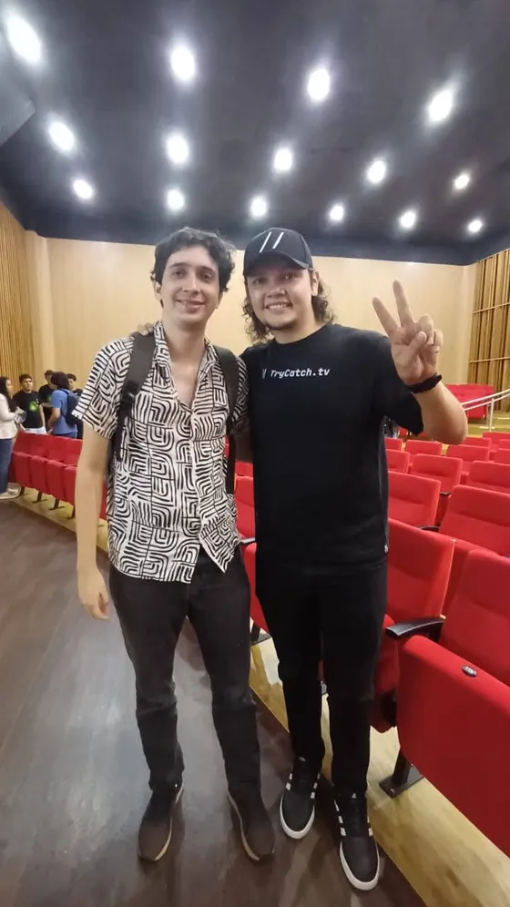 Foto con la comunidad tomada el 8 de octubre de 2025