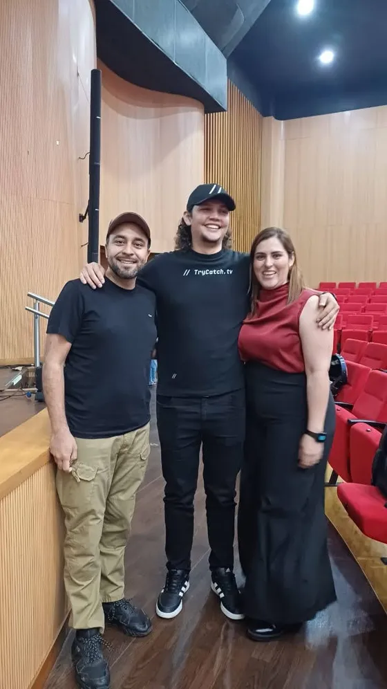 Foto con la comunidad tomada el 8 de octubre de 2025