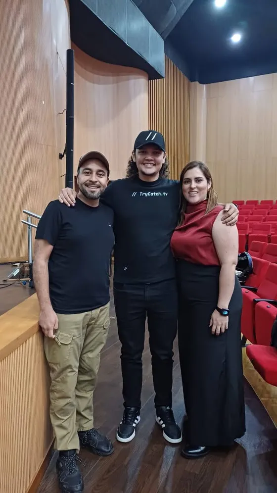Foto con la comunidad tomada el 8 de octubre de 2025