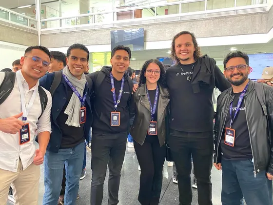 Foto con la comunidad tomada el 25 de mayo de 2026