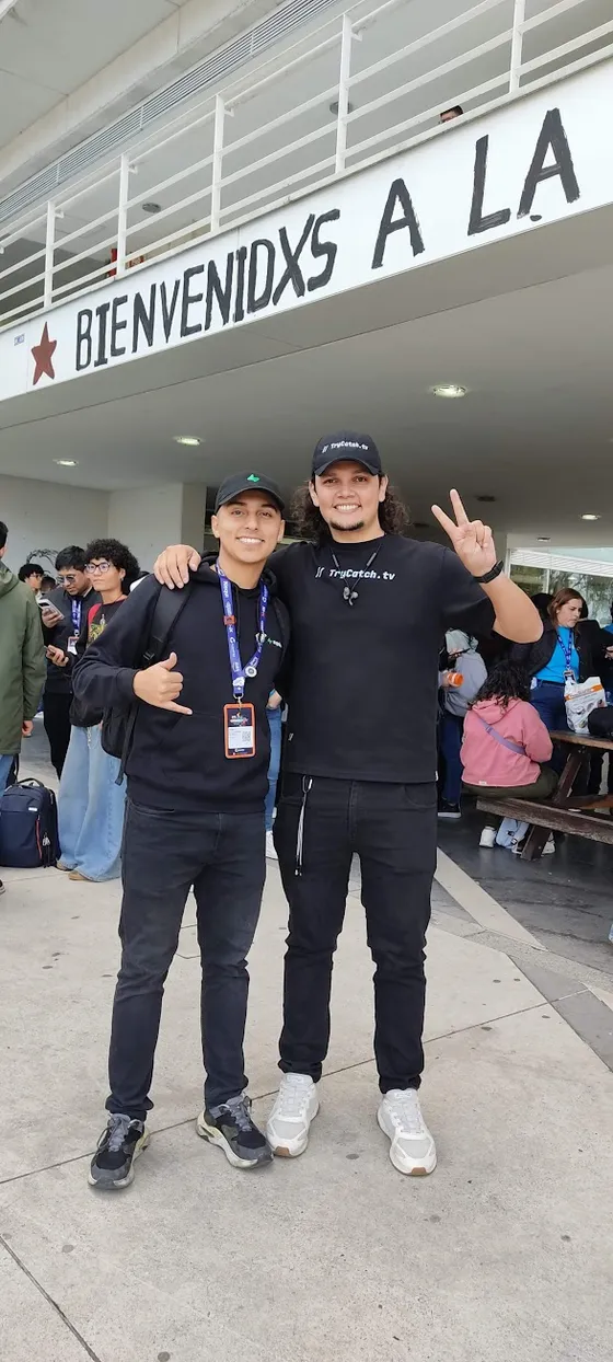 Foto con la comunidad tomada el 25 de mayo de 2026