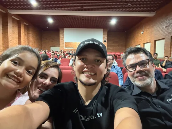 Foto con la comunidad tomada el 9 de junio de 2025