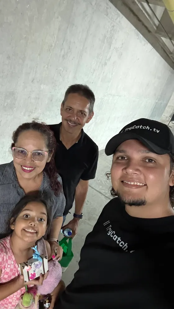 Foto con la comunidad tomada el 9 de junio de 2025