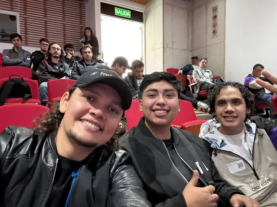 Foto con la comunidad tomada el 28 de junio de 2025