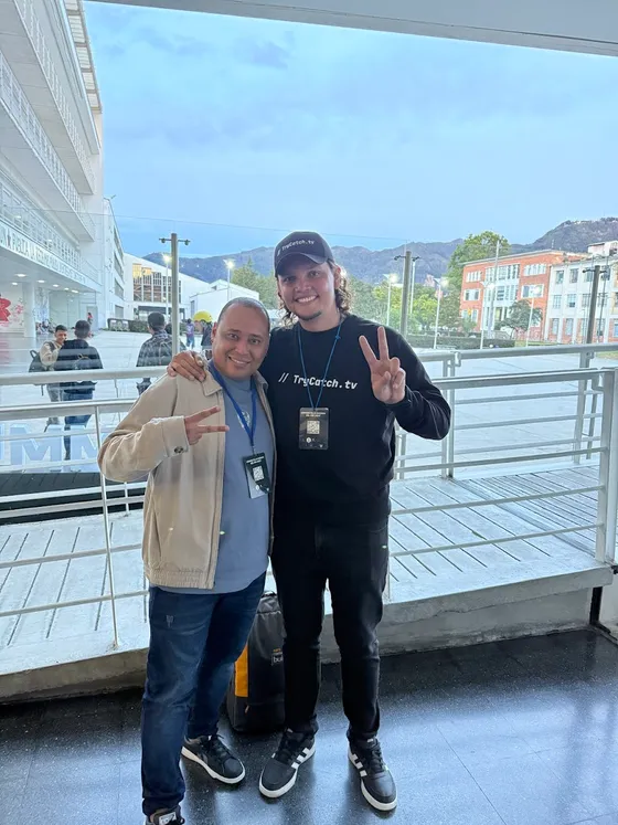 Foto con la comunidad tomada el 28 de junio de 2025