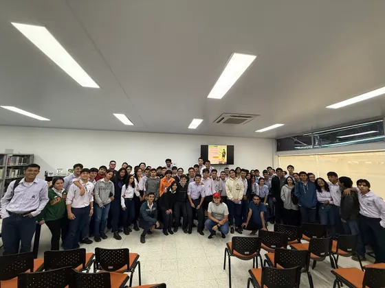 Foto con la comunidad tomada el 15 de julio de 2025