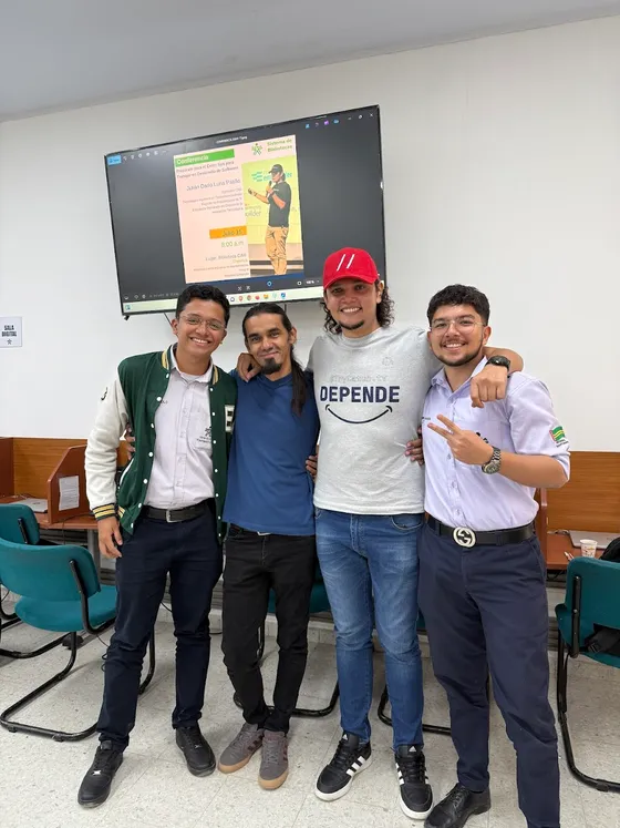 Foto con la comunidad tomada el 15 de julio de 2025