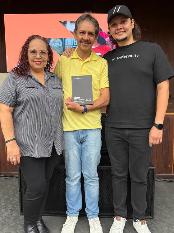Foto con la comunidad tomada el 25 de agosto de 2025