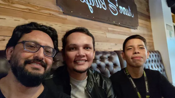 Foto con la comunidad tomada el 20 de abril de 2024