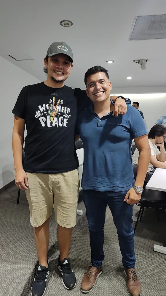 Foto con la comunidad tomada el 25 de abril de 2024