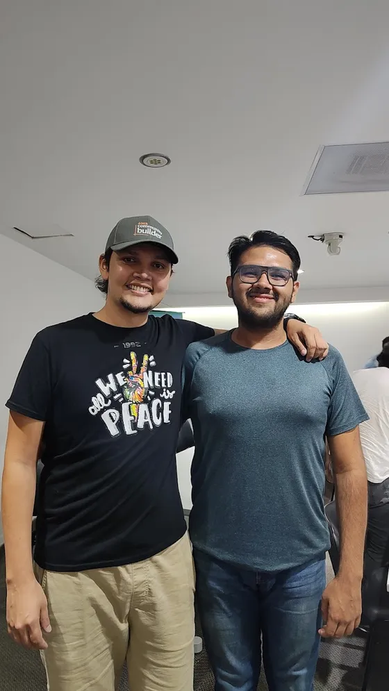 Foto con la comunidad tomada el 25 de abril de 2024