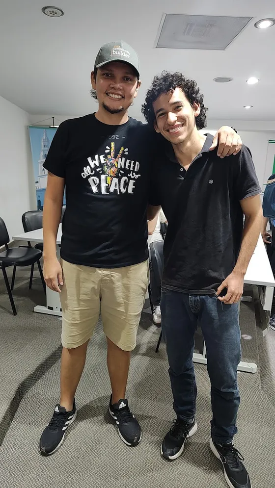Foto con la comunidad tomada el 25 de abril de 2024