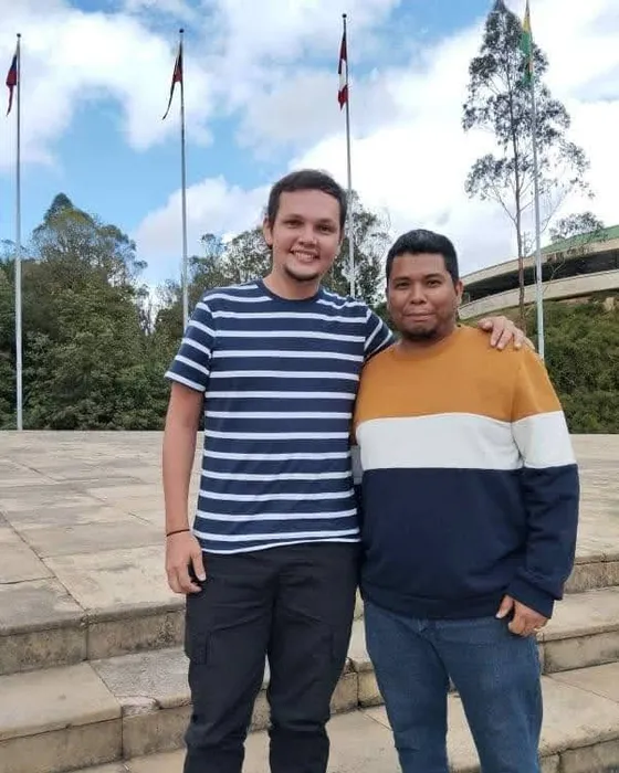 Foto con la comunidad tomada el 8 de mayo de 2024