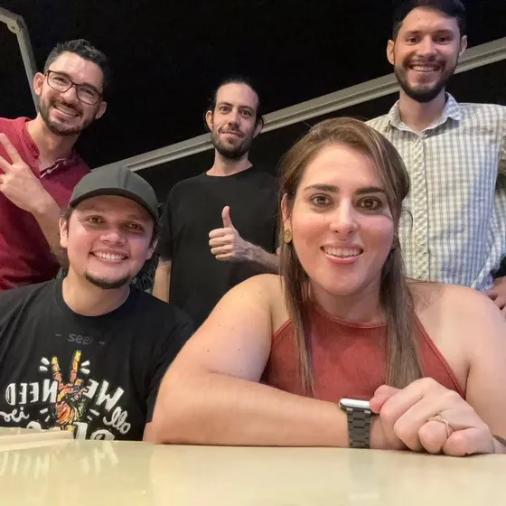 Foto con la comunidad tomada el 4 de junio de 2024