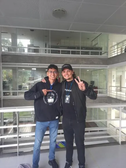 Foto con la comunidad tomada el 29 de junio de 2025
