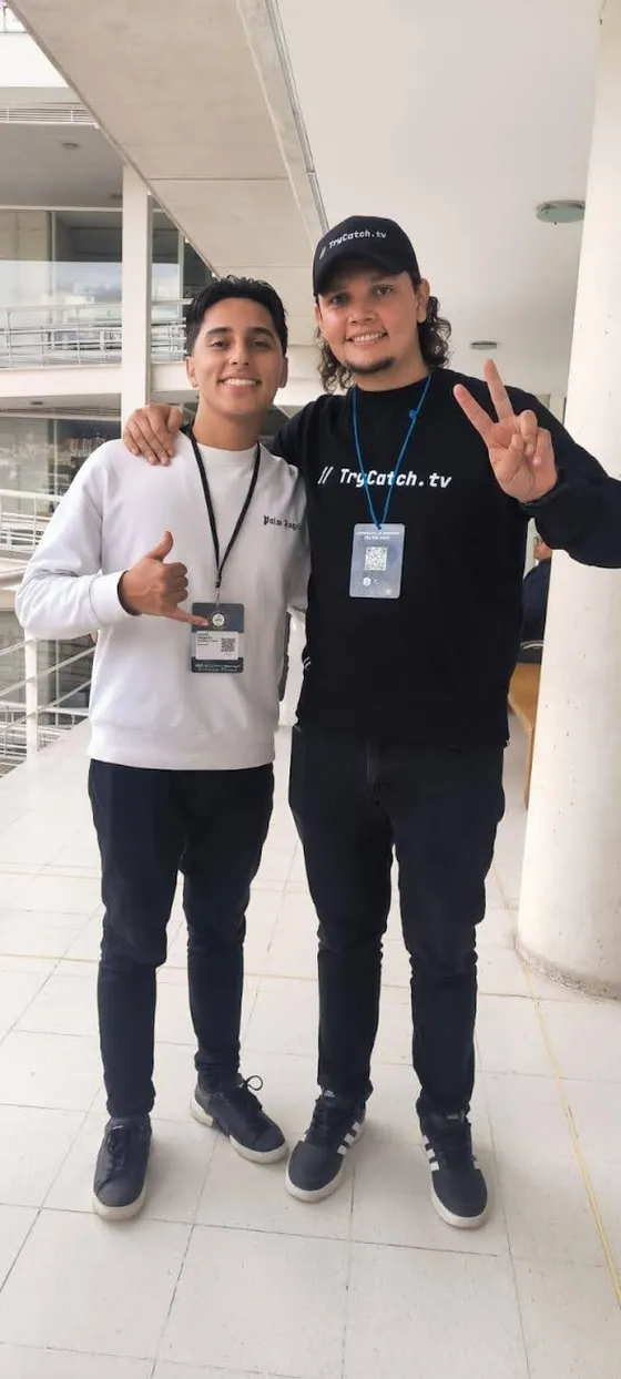 Foto con la comunidad tomada el 29 de junio de 2025