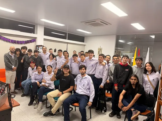 Foto con la comunidad tomada el 3 de octubre de 2025