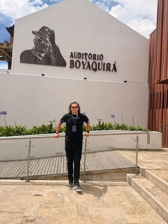 Foto con la comunidad tomada el 11 de octubre de 2025