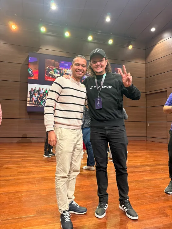 Foto con la comunidad tomada el 11 de octubre de 2025