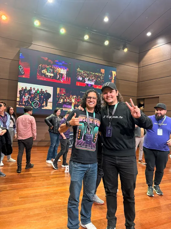 Foto con la comunidad tomada el 11 de octubre de 2025
