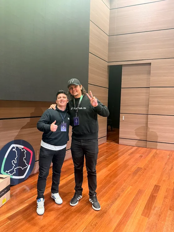 Foto con la comunidad tomada el 11 de octubre de 2025