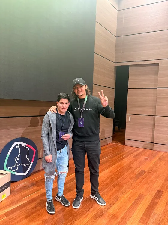 Foto con la comunidad tomada el 11 de octubre de 2025