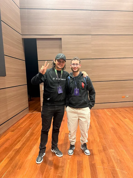 Foto con la comunidad tomada el 11 de octubre de 2025