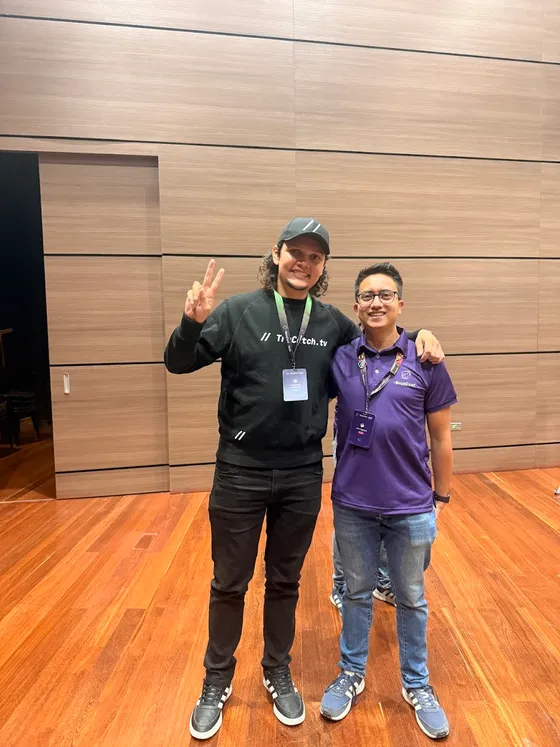 Foto con la comunidad tomada el 11 de octubre de 2025