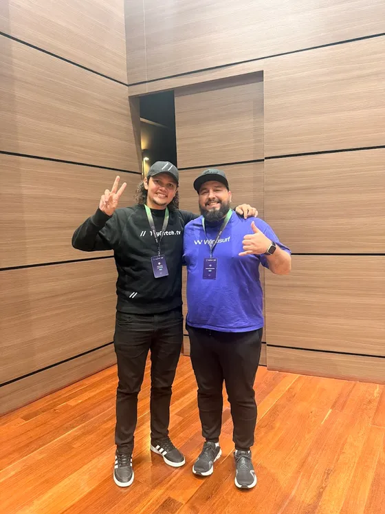 Foto con la comunidad tomada el 11 de octubre de 2025