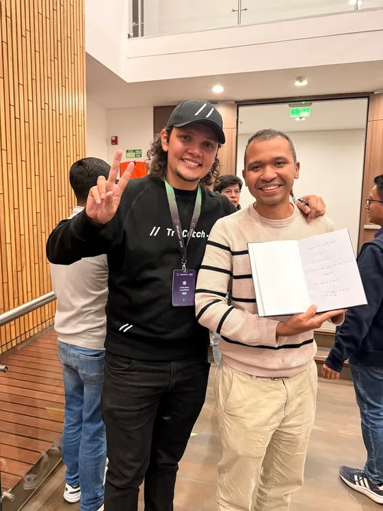 Foto con la comunidad tomada el 11 de octubre de 2025