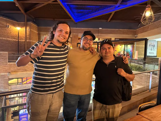 Foto con la comunidad tomada el 14 de octubre de 2025