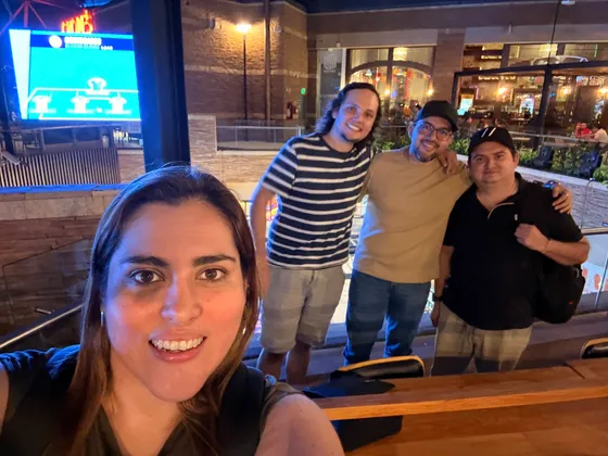 Foto con la comunidad tomada el 14 de octubre de 2025