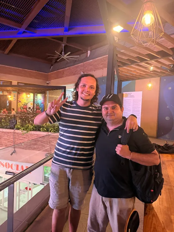 Foto con la comunidad tomada el 14 de octubre de 2025