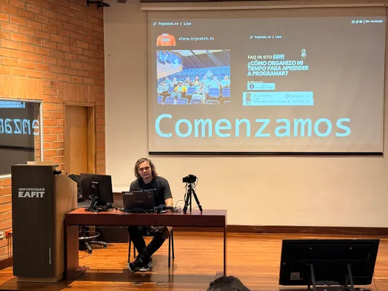 Foto con la comunidad tomada el 25 de octubre de 2025