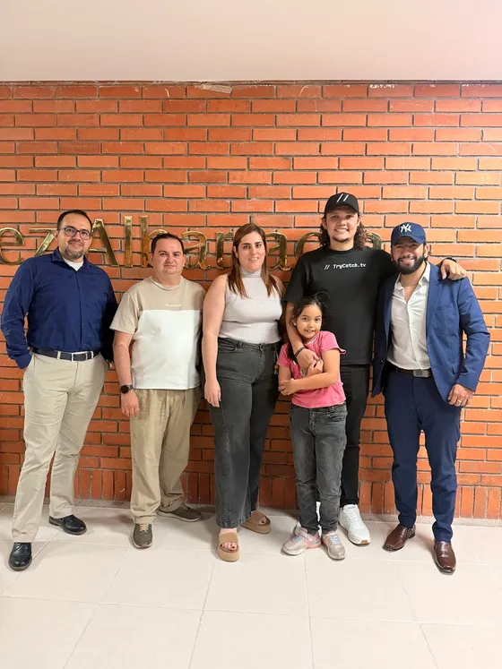 Foto con la comunidad tomada el 6 de noviembre de 2025
