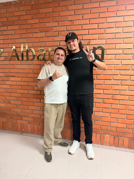 Foto con la comunidad tomada el 6 de noviembre de 2025